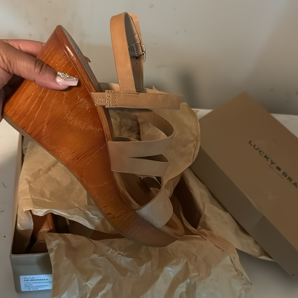 Lucky Brand - Picture 5 of 9